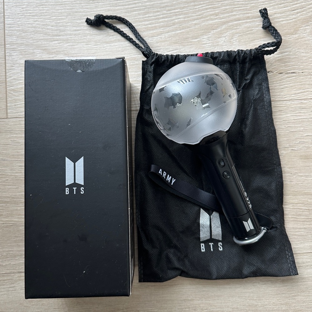 방탄소년단 BTS OFFICIAL LIGHT STICK ARMY BOMB VER. 3 - Opened Box